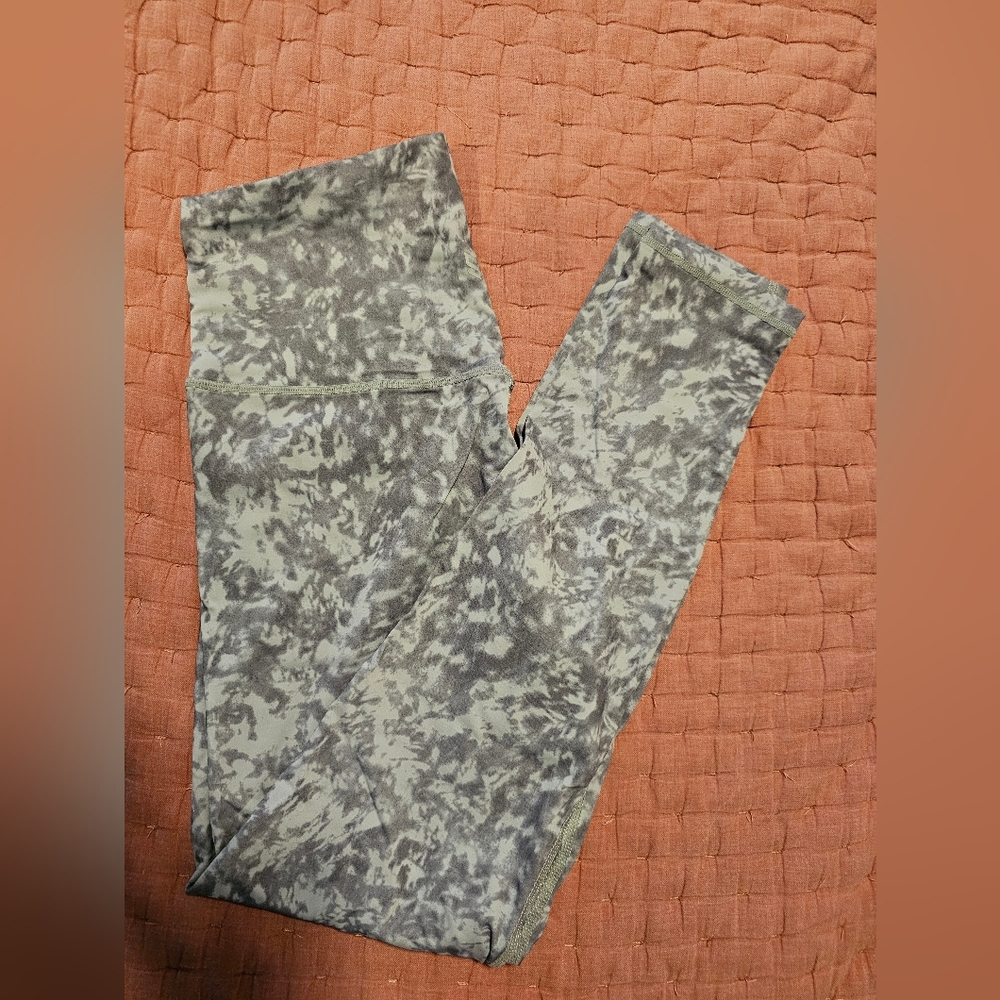 Grey Ice camo Leggings size L